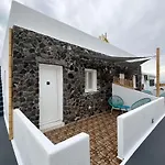 Village Anto サントリーニ